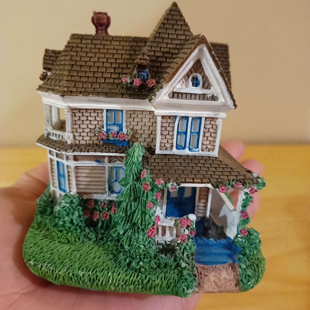 Christmas Ceramic Small Village House *Cummings Houses*
